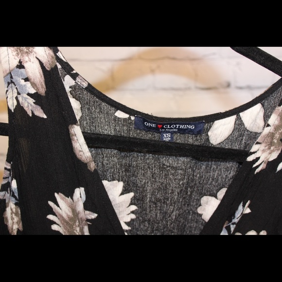 One ❤️ Clothing Black Floral Cold Shoulder Romper - Picture 5 of 6